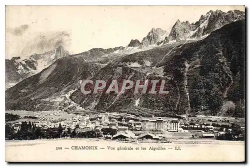 Cartes postales Chamonix Vue generale et les Aiguilles