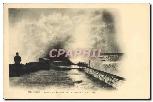 Cartes postales Biarritz Vague Au Rocher de la Vierge