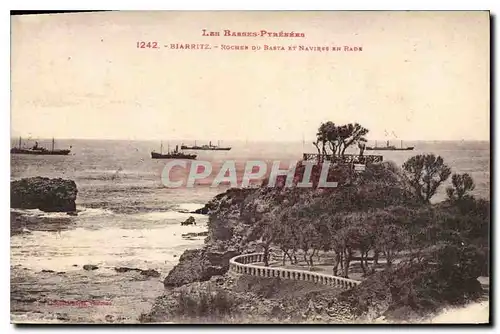 Cartes postales Les Basses Pyrenees Biarritz Rocher du Basta et Navires en Rade Bateaux