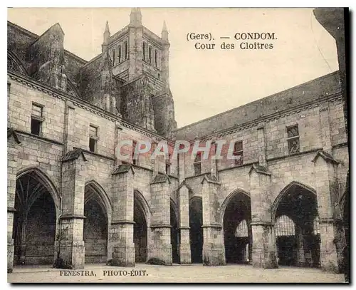 Ansichtskarte AK Condom Gers Cour des Cloitres