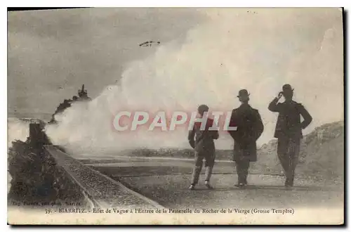 Ansichtskarte AK Biarritz Effet de Vague l'Entree de la Passerelle du Rocher de la Vierge