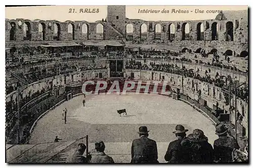 Ansichtskarte AK Arles Interieur des Arenes Une course