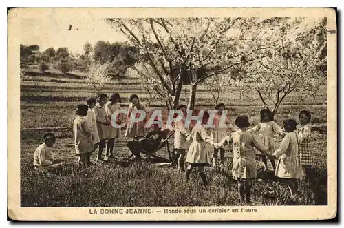 Cartes postales La Bonne Jeanne Ronde sous un cerisier en fleurs