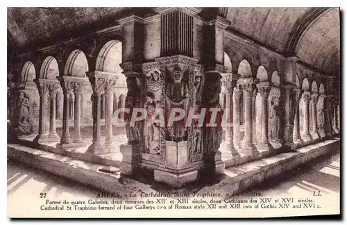 Cartes postales Arles La Cathedrale Saint Trophime