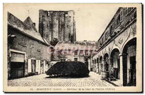 Ansichtskarte AK Beaugency Loiret Interieur de la Cour de l'ancien Chateau