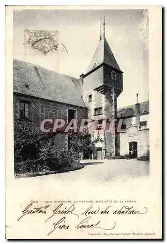 Cartes postales Gien cour interieure du Chateau Cote de la Prison