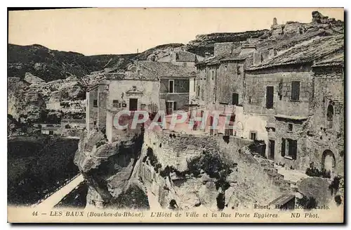 Cartes postales Les Baux Bouches du Phone L'Hotel de Ville et la Rue Porte Eygieres