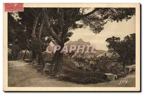 Cartes postales La Douce France Paysages et Pierres de Provence Les Alpilles vues de la Route de St Remy aux Bau