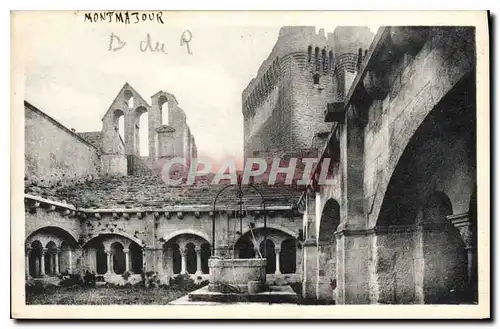 Cartes postales Montmajour Cour du Cloitre Clocher XIV siecle et Tour XIII siecle