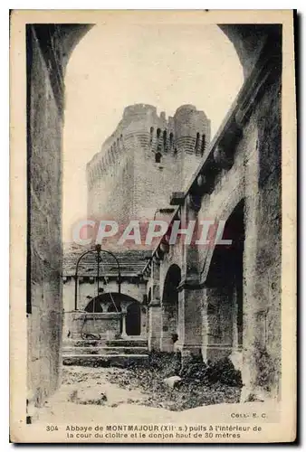 Ansichtskarte AK Abbaye de Montmajour puits a l'interieur de la cour du cloitre et le donjon