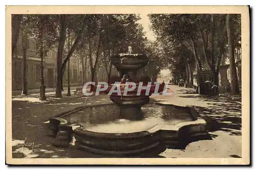 Cartes postales Aix en Provence B du R fontaine des 9 Canons le cours Mirabeau