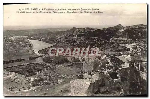 Ansichtskarte AK Les Baux a l'horizon et a droit roches en Forme de Sphinx ou etait construit le chateau de Montp