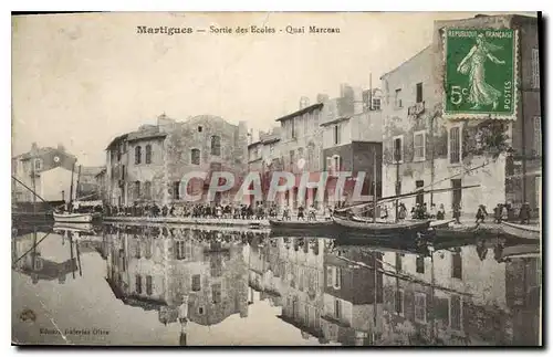 Cartes postales Martigues Sortie des Ecoles Quai Marceau