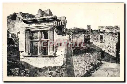 Cartes postales Les baux restes d'un temple protestant fenetre Renaissance sur le fronton de la coisee est grave