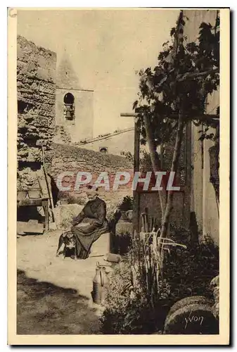 Ansichtskarte AK Paysages et Pierres de Provence les Baux B du R un coin du Vieux village Femme Folklore