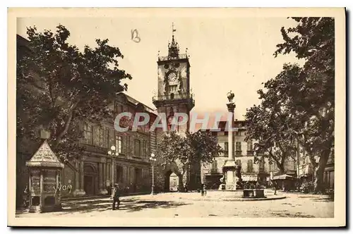 Cartes postales La Provence B du R l'hotel de Ville et la place