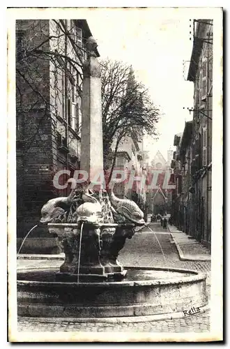 Ansichtskarte AK Aix en Provence la fontaine des Quatre Dauphins et l'Eglise Saint Jean de Malte