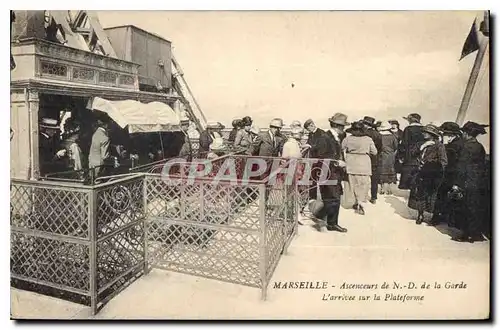 Cartes postales Marseille Ascenseurs de N D de la Garde l'Arrivee sur la Plateforme