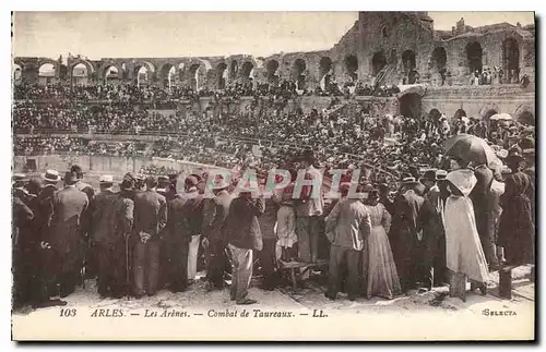 Ansichtskarte AK Arles les Arenes combat de taureaux Corrida