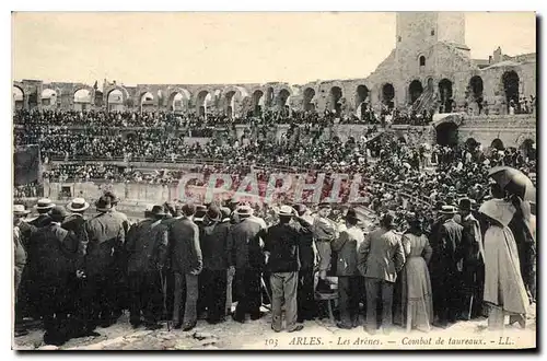 Ansichtskarte AK Arles les Arenes combat de taureaux Corrida