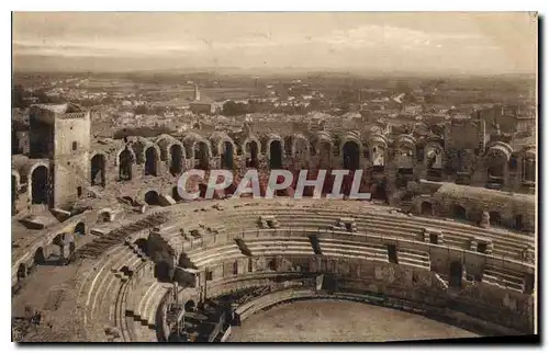 Ansichtskarte AK Arles les Arenes et la ville