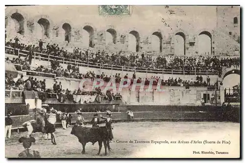 Ansichtskarte AK Course de taureaux Espagnole aux Arenes d'Arles Suerte de Pica Corrida