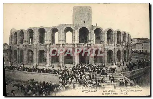 Cartes postales Arles les Arenes Sortie d'une course de mise a mort