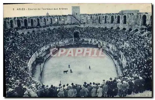 Ansichtskarte AK Arles Cours de Taureaux aux Arenes