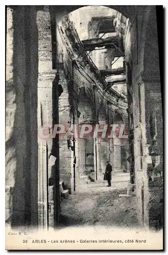 Cartes postales Arles les Arenes Galeries interieures cote Nord