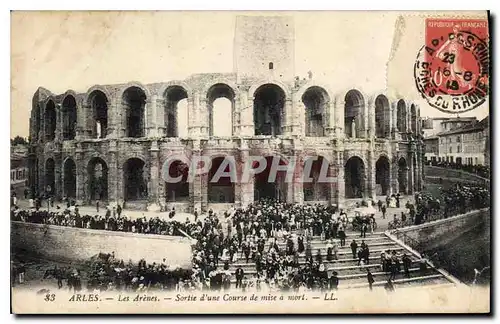 Cartes postales Arles les Arenes Sortie d'une course de mise a mort