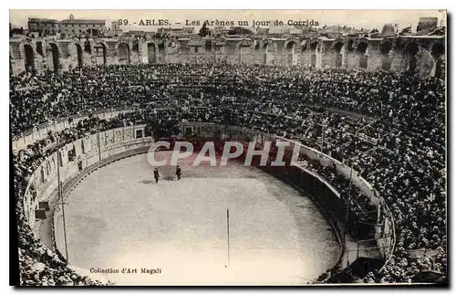 Ansichtskarte AK Arles les Arenes un jour de Corrida