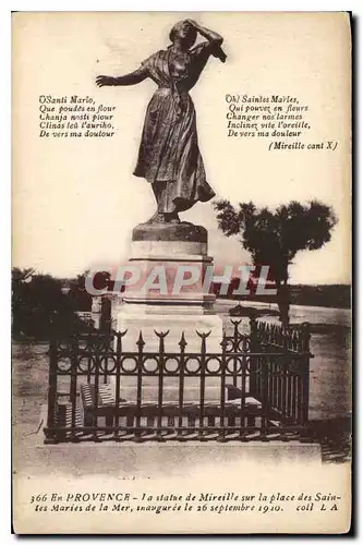 Cartes postales En Provence La Statue de Mireille sur la place des Saintes Maries de la Mer