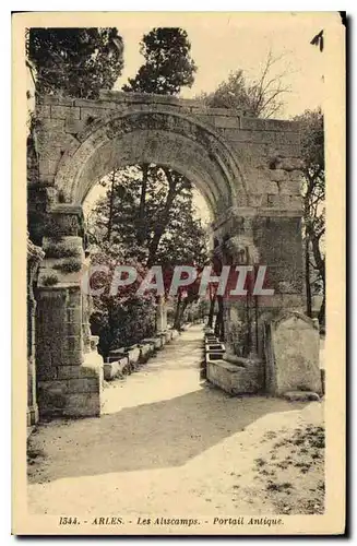 Cartes postales Arles Les Alyscamps Portail Antique