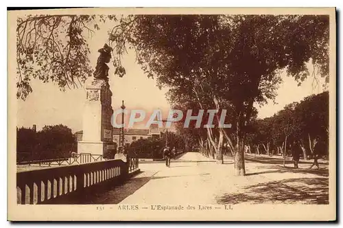 Cartes postales Arles l'Esplanade des Lices