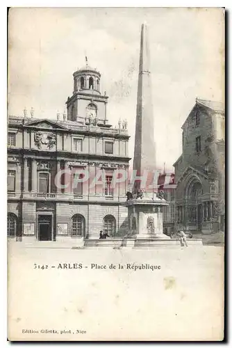 Cartes postales Arles place de la Republique