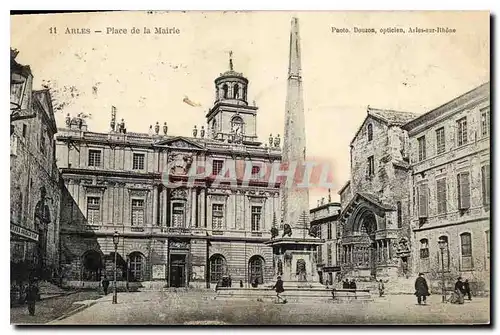 Cartes postales Arles place de la Mairie