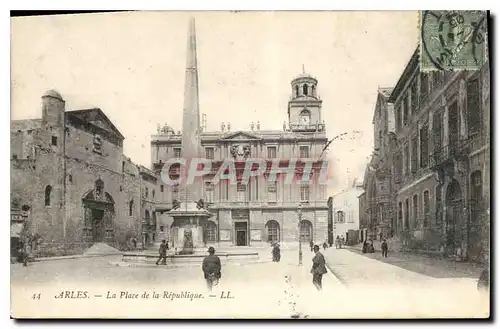 Cartes postales Arles - La Place de la Republique