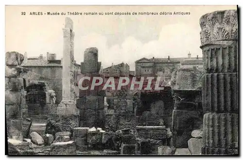 Cartes postales Arles - Musee du Theatre romain ou sont deposes de nombreux debris Antiques