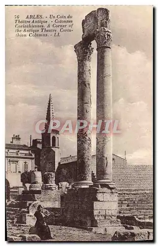 Cartes postales Un coin du Theatre Antique Colonnes Corinthiennes