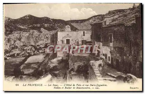 Ansichtskarte AK Les Baux L'Hotel de ville et rue Porte-Evguieres. Vallon et Rocher de Beaumaniere