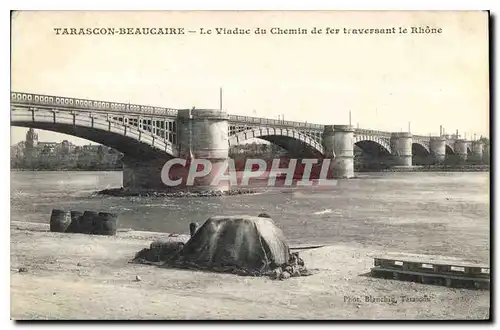 Ansichtskarte AK Tarascon Beaucaire Le Viaduc du Chemin de fer traversant le Rhone