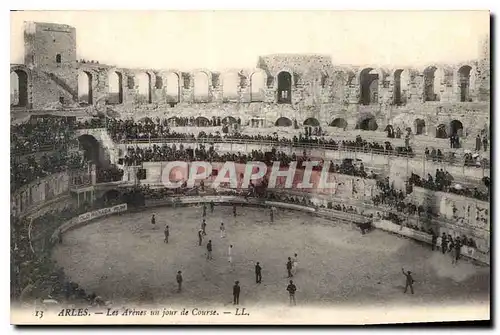 Ansichtskarte AK Arles Les Arenes un jour de Course Corrida