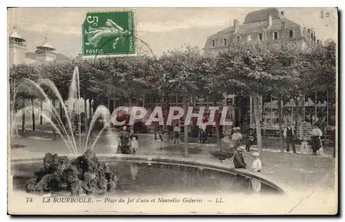 Cartes postales La Bourboule Place du Jet d'eau et Nouvelles Galeries