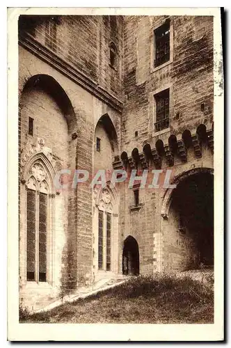 Cartes postales Avignon Palais des Papes Un coin de la cour d'honneur