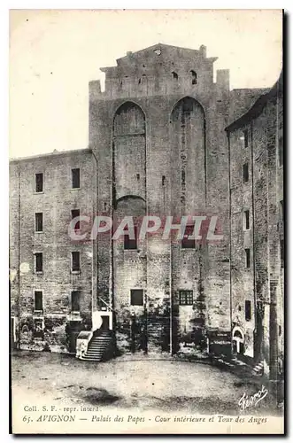 Cartes postales Avignon Palais des Papes Cour interieure et Tour des Anges