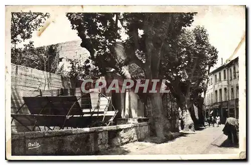 Cartes postales Avignon La rue des Teinturiers et entree de l'ancienne Chapelle des Penitents gris