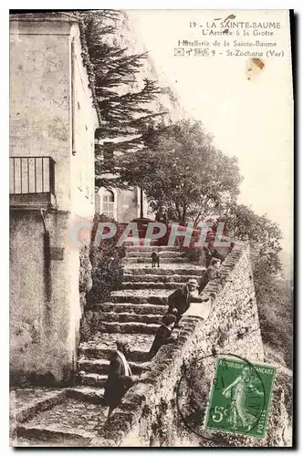 Cartes postales La Sainte Baume L'arrivee a la Grotte Hotellerie de la Sainte Baume