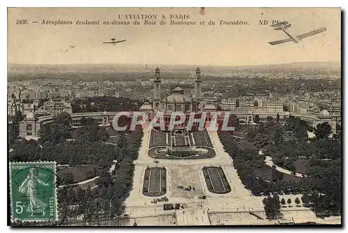 Cartes postales Aeroplanes Evoluant au dessus du Bois de Boulogne et du Trocadero Paris Avion Aviation