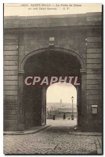 Cartes postales Saint Malo La Porte de Dinan au loin Saint Servan