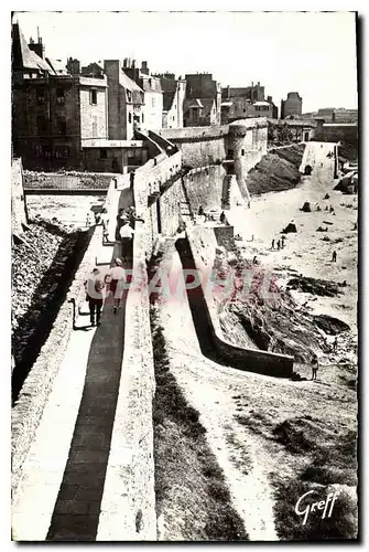 Cartes postales Cote d'Emeraude Saint Malo Ille et Vilaine La Ville Fortiflee Promenade des Remparts